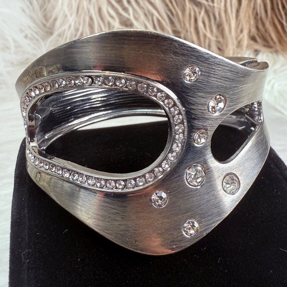 Gorgeous weighted Silvertone bling wideband statement bracelet - Picture 9 of 12